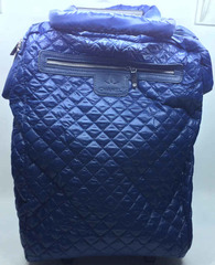 Сумка Chanel на колесах 01