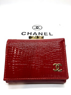 Компактный лакированный кошелек Chanel B9008